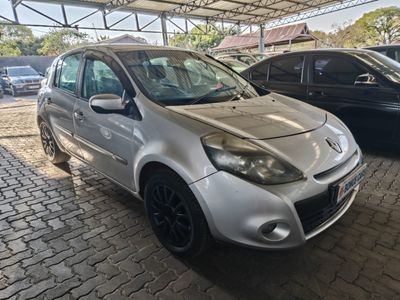2010 Renault Clio III 1.6 Dynamique 5-dr