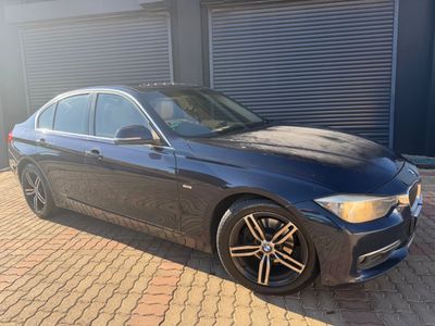 2012 BMW 3 Series 320i Luxury Auto