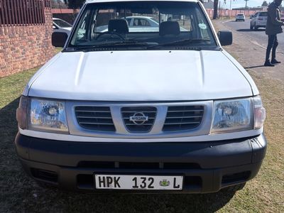2005 Nissan Hardbody 2400i LWB 4x4 Single-Cab