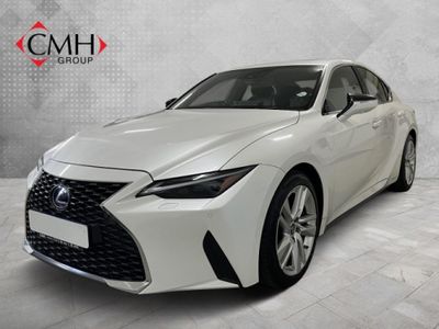 2022 Lexus IS 300h SE
