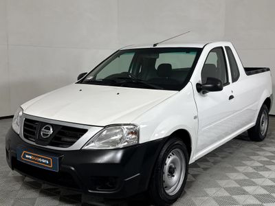 2022 Nissan NP200 1.6 A/C Safety Pack