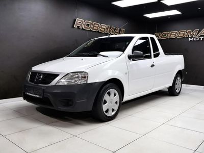 2023 Nissan NP200 1.6 A/C Safety Pack