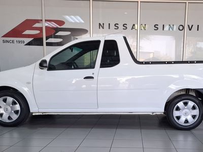 2023 Nissan NP200 1.6 A/C Safety Pack