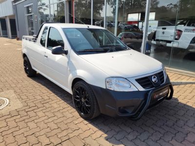 2023 Nissan NP200 1.6 A/C Safety Pack
