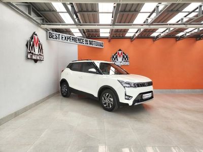 2022 Mahindra XUV 300 1.2T | W8