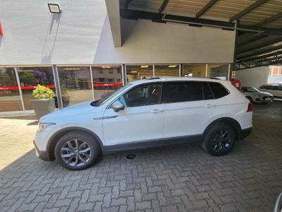 avis cargo van sales