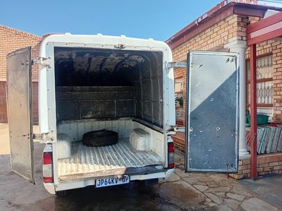 2006 Nissan Hardbody 2000i SWB Single-Cab