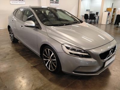 2018 Volvo V40 T4 Momentum Auto