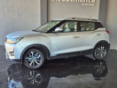 2019 Mahindra XUV 300 1.5D | W8