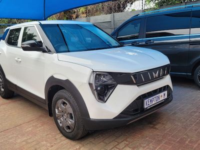 2025 Mahindra XUV 300 1.2T SE