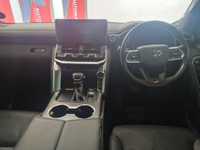 2023 Toyota Land Cruiser 300 V6 3.5 T GR-S