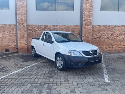 2023 Nissan NP200 1.6 A/C Safety Pack