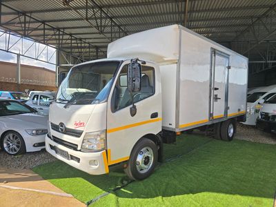 2014 Hino 300 EX-FLEET VEHICLE