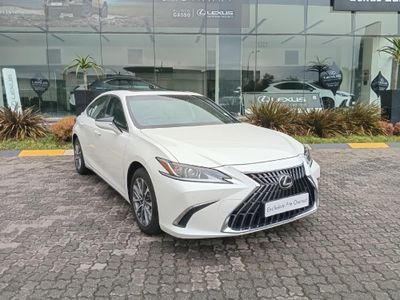 2026 Lexus ES 300h EX