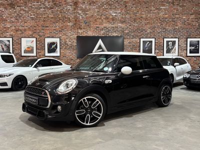 2017 MINI Hatch John Cooper Works package