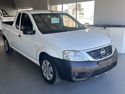 2022 Nissan NP200 1.6 A/C Safety Pack