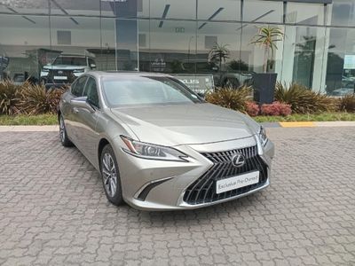 2025 Lexus ES 300h EX