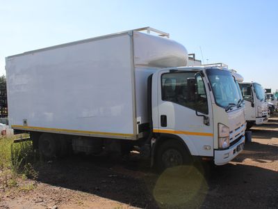 2018 Isuzu NPR 4 Ton Closed