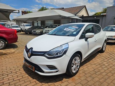 2017 Renault Clio IV 900T Expression 5-dr (66kW)