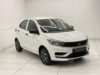 2026 TATA Tiago 1.2 XT Auto