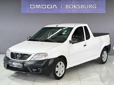 2023 Nissan NP200 1.6 A/C Safety Pack