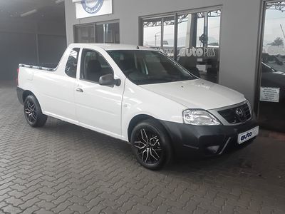 2022 Nissan NP200 1.6 A/C Safety Pack