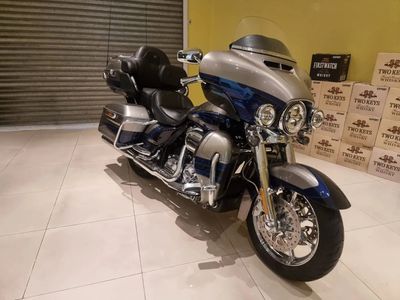2017 Harley Davidson 883r Ultra Limited CVO 114