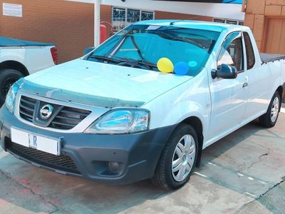 2022 Nissan NP200 1.6 A/C Safety Pack