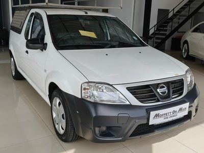 2022 Nissan NP200 1.6 A/C Safety Pack