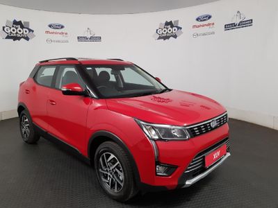 2023 Mahindra XUV 300 1.2T | W8