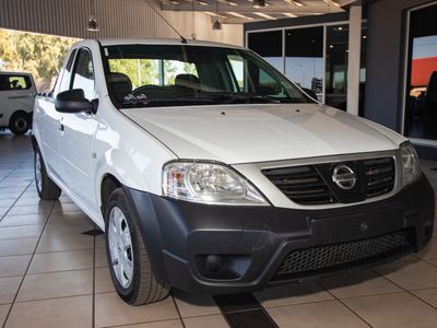 2022 Nissan NP200 1.6 A/C Safety Pack