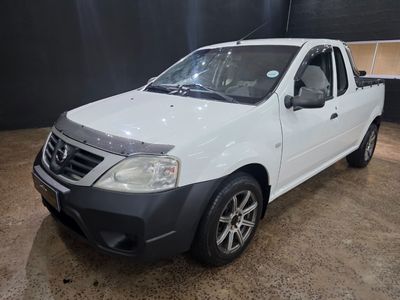 2013 Nissan NP200 1.6 A/C Safety Pack