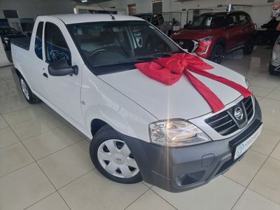 2023 Nissan NP200 1.6 A/C Safety Pack