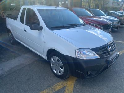 2023 Nissan NP200 1.6 A/C Safety Pack