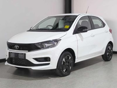 2026 TATA Tiago 1.2 XT Auto