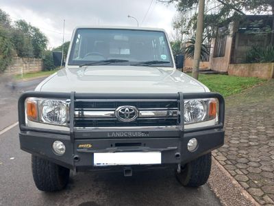 2015 Toyota Land Cruiser 79 4.2 D Double-Cab