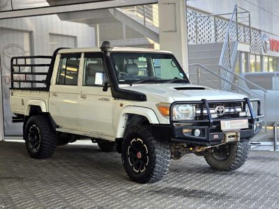 2015 Toyota Land Cruiser 79 4.5 D Double-Cab