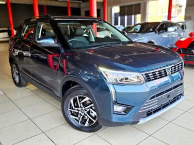 2025 Mahindra XUV 300 1.2T | W8