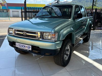 2000 Toyota Hilux 2700i Raider Double-Cab 4x2 Manual