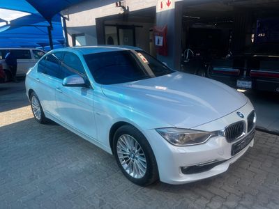 2012 BMW 3 Series 320i Luxury