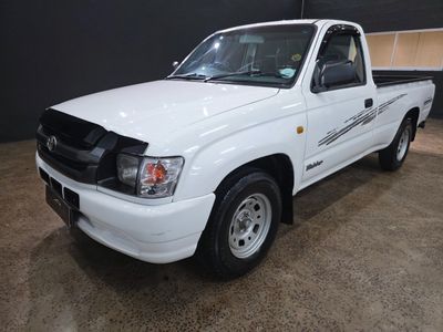 2003 Toyota Hilux 2400 D LWB Single-Cab