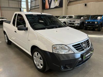 2023 Nissan NP200 1.6 A/C Safety Pack