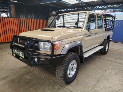 2015 Toyota Land Cruiser 79 4.5 D Double-Cab