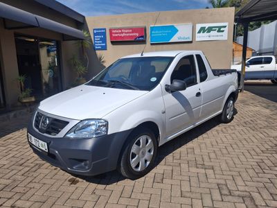 2022 Nissan NP200 1.6 A/C Safety Pack