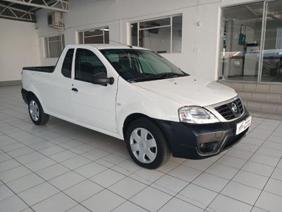 2022 Nissan NP200 1.6 A/C Safety Pack