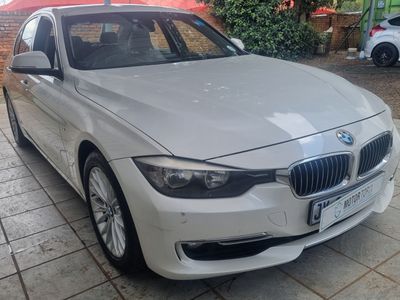 2013 BMW 3 Series 320i Luxury