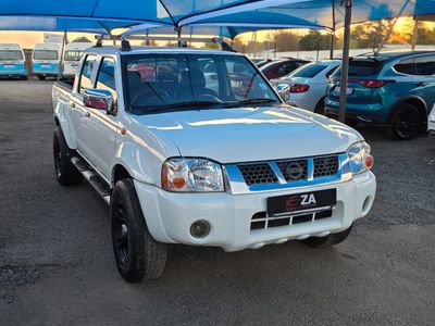 2005 Nissan Hardbody 2400i SE Double-Cab