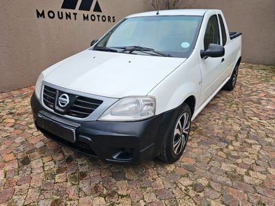 2017 Nissan NP200 1.6 A/C Safety Pack