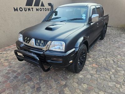 2000 Mitsubishi Colt 2400i HiLine Double-Cab