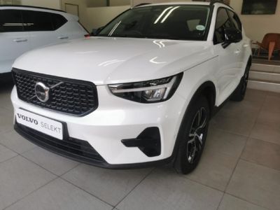 2025 Volvo XC40 B4 Plus Dark Geartronic Mild-Hybrid